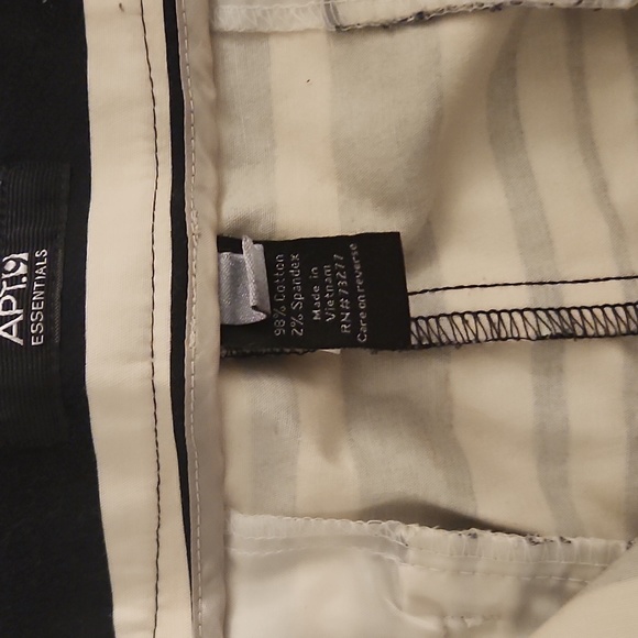 Size 16 shorts apt.9 Essentials - Picture 3 of 3